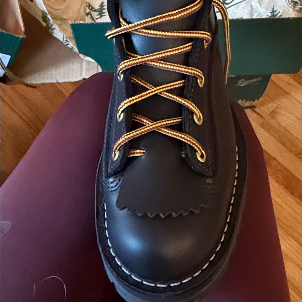 Danner Black Leather Lace-Up Work Boot with Gold Hardware 14100 Rainforest style - Picture 6 of 7